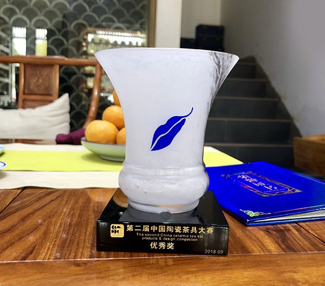 第二屆中國陶瓷茶具大賽獎(jiǎng)，獎(jiǎng)杯-650.jpg